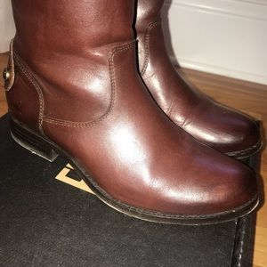 Frye, Melissa Button Back Short Boot, Size 6.